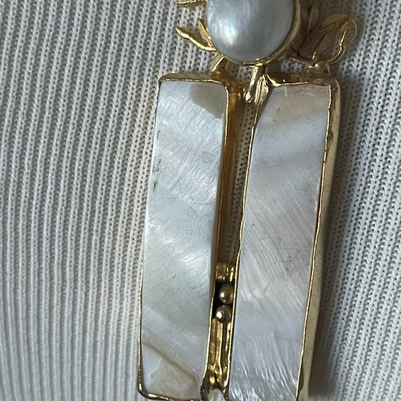 Mother of Pearl Earring and Necklace Set | NWT - Picture 4 of 13